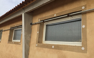 Detalle de ventanas abatibles
